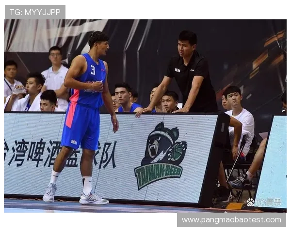 中国球员杨瀚森在NBA选秀大会首轮第16顺位被选中创造历史 中国球员杨瀚森在NBA选秀大会首轮第16顺位被选中创造历史