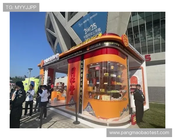 中网机器人巡游与科技市集融合创新点亮赛场吸引观众目光